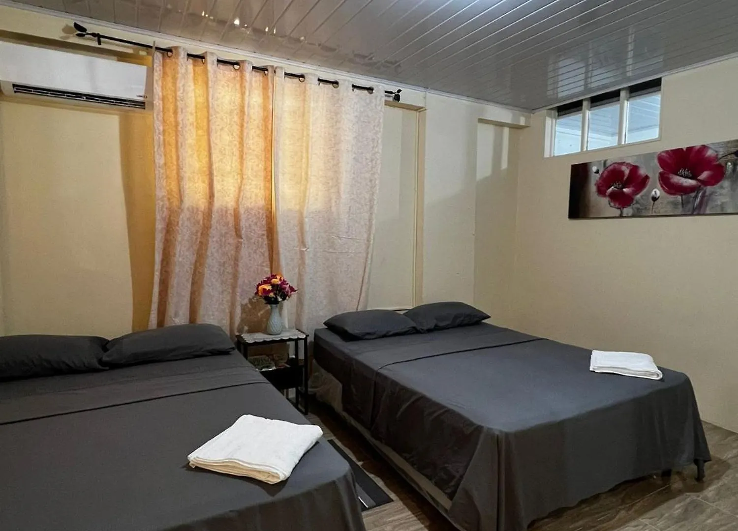 Queen'S Comfort Inn Belmont Тринидад и Тобаго